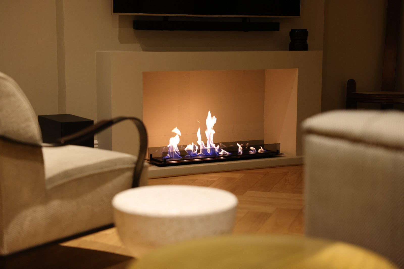 Bioethanol Einbau Brenner Kaminofen SOLO in Wohnzimmer hochwertigen Luxus Wohnzimmer unter TV